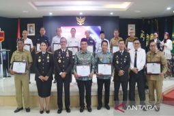 Menkumham berikan penghargaan para mitra di Kalimantan Selatan