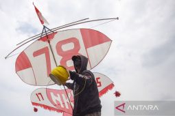 Lomba layang-layang tradisional