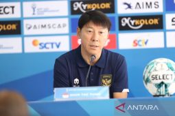 Misi berat Shin Tae-yong antar trofi perdana untuk Indonesia