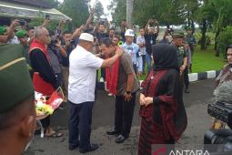Tiba di Ambon Pangdam Pattimura Mayjen Syafrial disambut  tari lenso