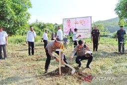 Polres Padangsidimpuan tanam pohon untuk lestarikan negeri