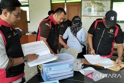 Kejari Sukabumi geledah SMP Asy-Syahadatan Kabandungan terkait kasus korupsi BOS