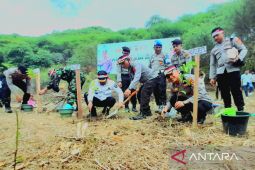 Polresta Gorontalo Kota tanam pohon jaga kualitas udara