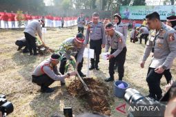 Forkopimda Kabupaten dan Kota Sukabumi bersama Polri gelar aksi tanam pohon serentak