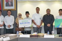Petugas Haji Meninggal Saat Tugas, Menag Yaqut Serahkan Santunan BPJS Ketenagakerjaan Rp183 Juta