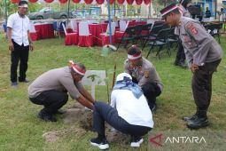 Kepolisian Resor Penajam tanam 2.000 pohon untuk  lestarikan negeri