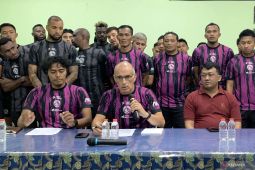 Pelatih baru Arema FC incar kemenangan perdana di LIga 1