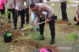 Polres Humbahas tanam 1.600 pohon penghijauan