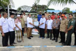 Pemkab Aceh Besar salurkan bantuan korban kebakaran Ponpes Gontor