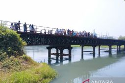 Warga Karawang minta proyek KCIC tidak bongkar jembatan darurat Parungnala