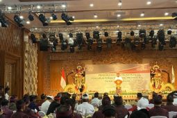 Gubernur Koster ingatkan perbekel gunakan aksara Bali