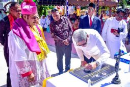 Uskup Amboina Nguttra dan Bupati Malra resmikan Gereja Namar.