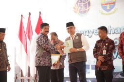 Menteri ATR/BPN serahkan sertifikat hak pakai 12 Persil Kota Jambi