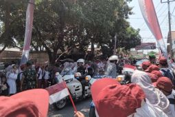 Ratusan siswa SD antusias sambut Wapres saat kunjungan kerja di Cirebon