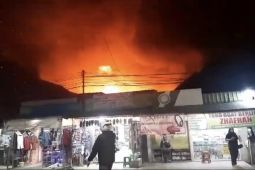 Dua petugas BPK pingsan saat padamkan api lalap 11 rumah di Banjarmasin