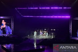 Super Junior D&E membuka konser di Jakarta dengan "Zero"