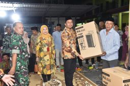 Pemkab bagikan ribuan alat tata suara buatan lokal ke RT se-Sidoarjo