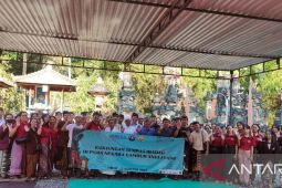 Mahasiswa lintas agama di Buleleng belajar keberagaman di pura moderasi