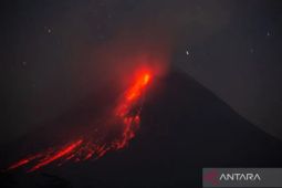 Gunung Merapi muntahkan tiga kali guguran lava sejauh 1,5 Km