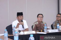 Pj Gubernur Suganda buka pertemuan Forum Komunikasi Pemangku Kepentingan Utama Babel