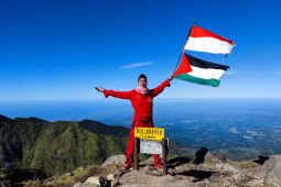 Iyut, sang penakluk 111 puncak gunung