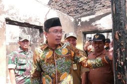 Bupati Muhdlor bantu renovasi rumah korban kebakaran