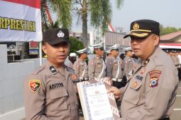Lima anggota Polres Tabalong terima penghargaan