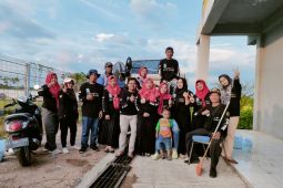 KBC Desa Nawin bagikan paket sembako bagi kaum dhuafa