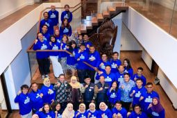 Gubernur Khofifah ajak IKA Unair di Inggris perkuat jejaring