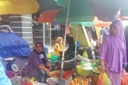 DPRD  Halmahera Utara beri hadiah  pelaku usaha taat pajak