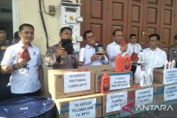 Polda Sumut gerebek ruko dagang oli  ilegal di Deli Serdang