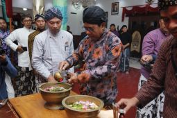 Hari Jadi ke-829, Pemkab Trenggalek gelar ritual jamasan tujuh pusaka daerah