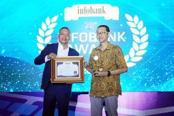 Bank Kalsel Raih "Golden Trophy" atas predikat kinerja yang sangat baik