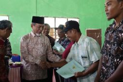 Bupati Merangin serahkan sertifikat redistribusi lahan di tanah transmigrasi