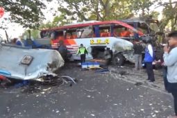 Dua bus bertabrakan di Jalan Raya Madiun-Ngawi, tiga orang tewas