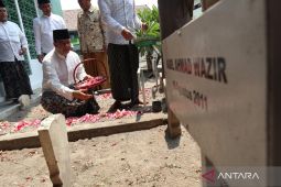 Anies Baswedan ziarah makam Pendiri NU di Jombang