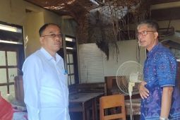 Dewan Pendidikan Buleleng prihatin lihat siswa belajar di halaman sekolah