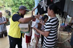 Peduli korban banjir, Dodo bantu logistik dan tenda