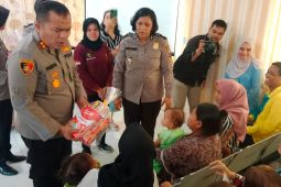 Kapolres Langkat serahkan paket makanan bergizi