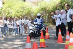 PNM Cabang Surabaya bantu tingkatkan keamanan berkendara