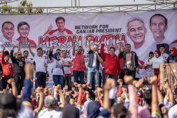 Ribuan relawan Ganjar meriahkan Festival Merah Putih di Surabaya