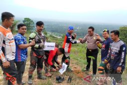Polsek Barumun gandeng KPA Palas tanam pohon petai di puncak pegunungan Parmata Sapihak