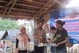 UNG serahkan bantuan peralatan ke komunitas Hartdisk