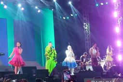 Penampilan penyanyi Melly Goeslaw bersama BBB meriahkan Synchronize Fest