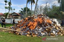 Penjual di Bengkulu bakal didenda jutaan rupiah saat jual rokok ilegal