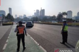 Polisi buka-tutup ruas Jalan Sudirman saat delegasi KTT ASEAN melintas