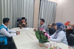 PLN Bekasi apresiasi pelanggan setia dengan kejutan kunjungan kerja