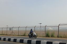 Kabut asap sempat ganggu penerbangan di Bandara Syamsudin Noor