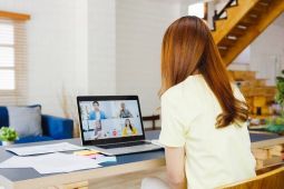 Desainer ruangan menyampaikan kiat menata ruang kerja