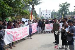 Khawatir Sungai Kapuas rusak, Warga Sanggau tolak tambang emas
